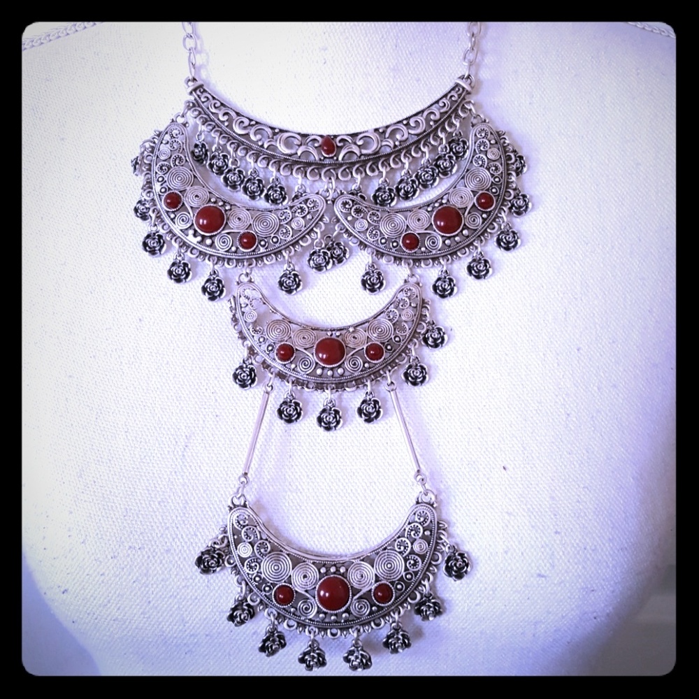 NWOT BOHEMIAN NECKLACE
